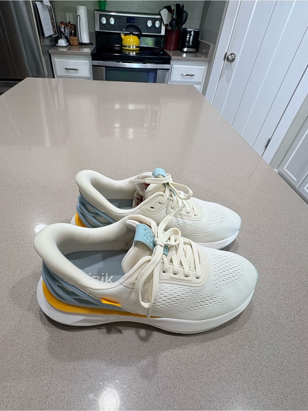 KIZIK Women's Athens 2 in Color “Pristine”